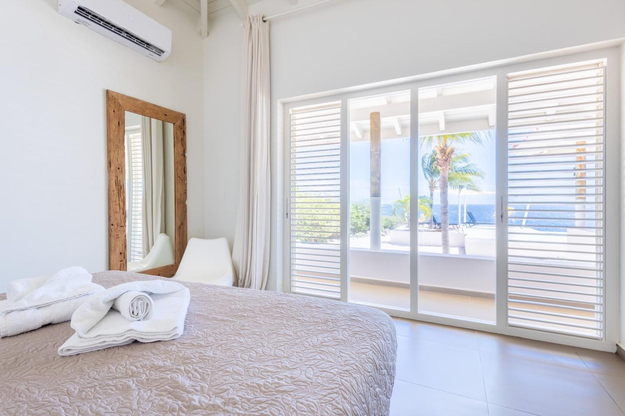 Coral Estate Holidays Willibrordus Room photo